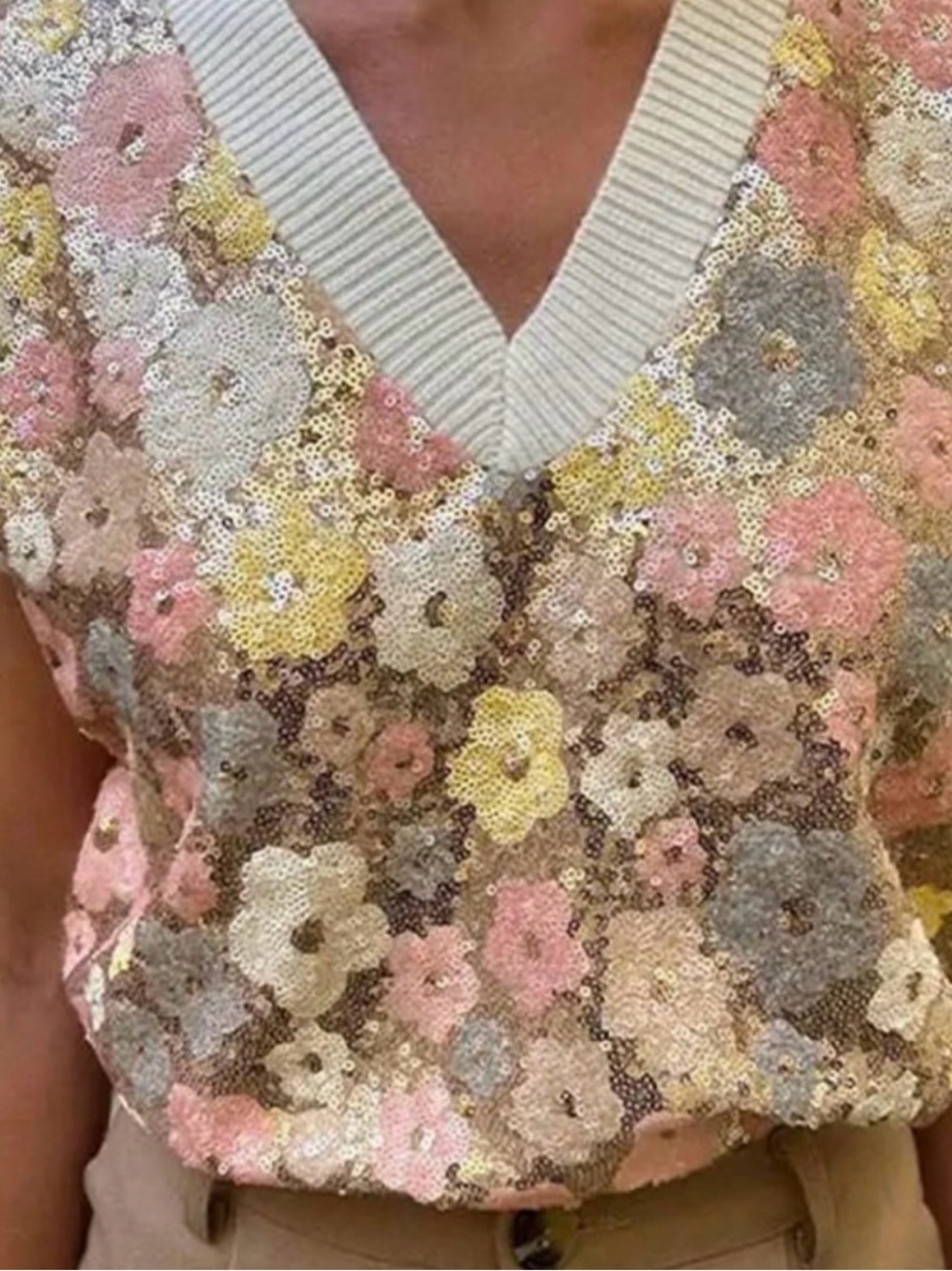 💛 BOUTIQUE BRAND Floral Sequin Sleeveless Knit Top - Pink, Yellow & Cream